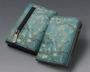 portafoglio moero pro zip limited edition ramo di mandorlo van gogh vera pelle saffiano 3.webp